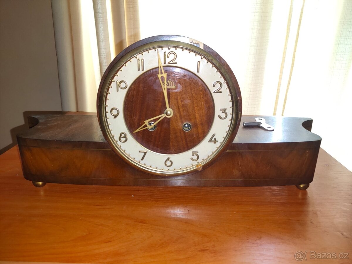 Staré dřevěné hodiny