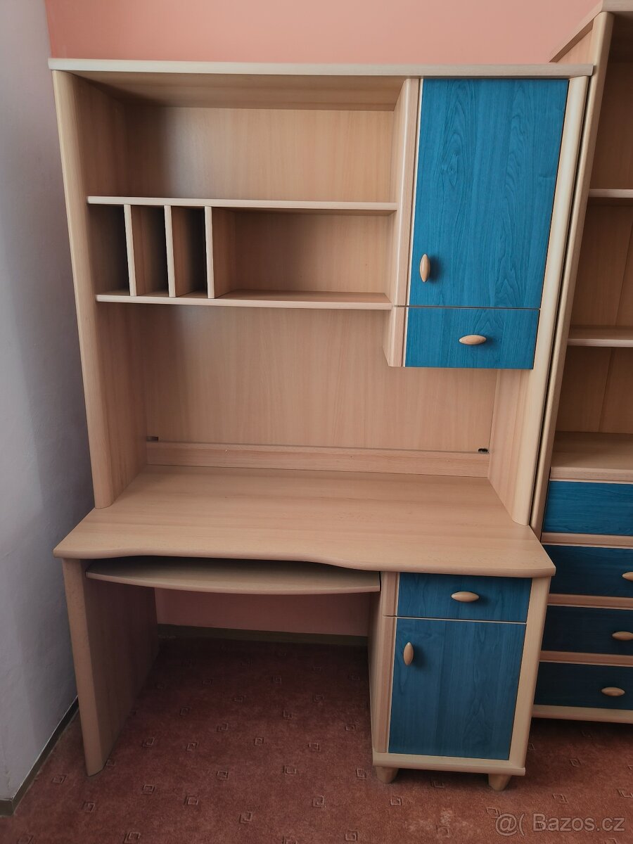 Psací stůl s nástavbou