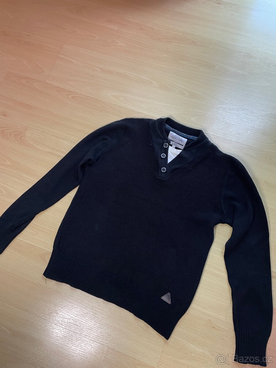 Černý elegantní svetr