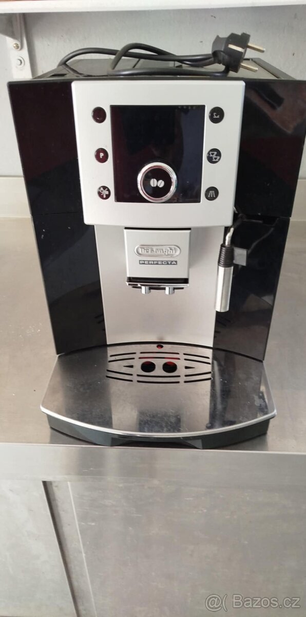 Kávovar Delonghi ESAM 5400