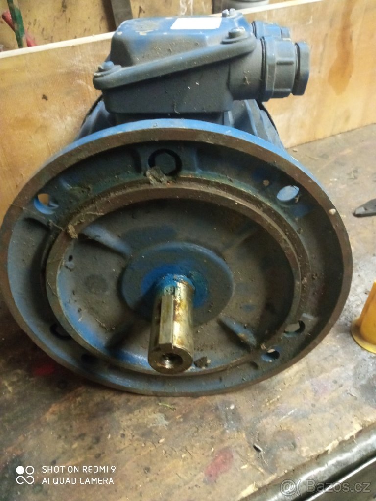 elektr . prirubovy  motor silný dle štítků