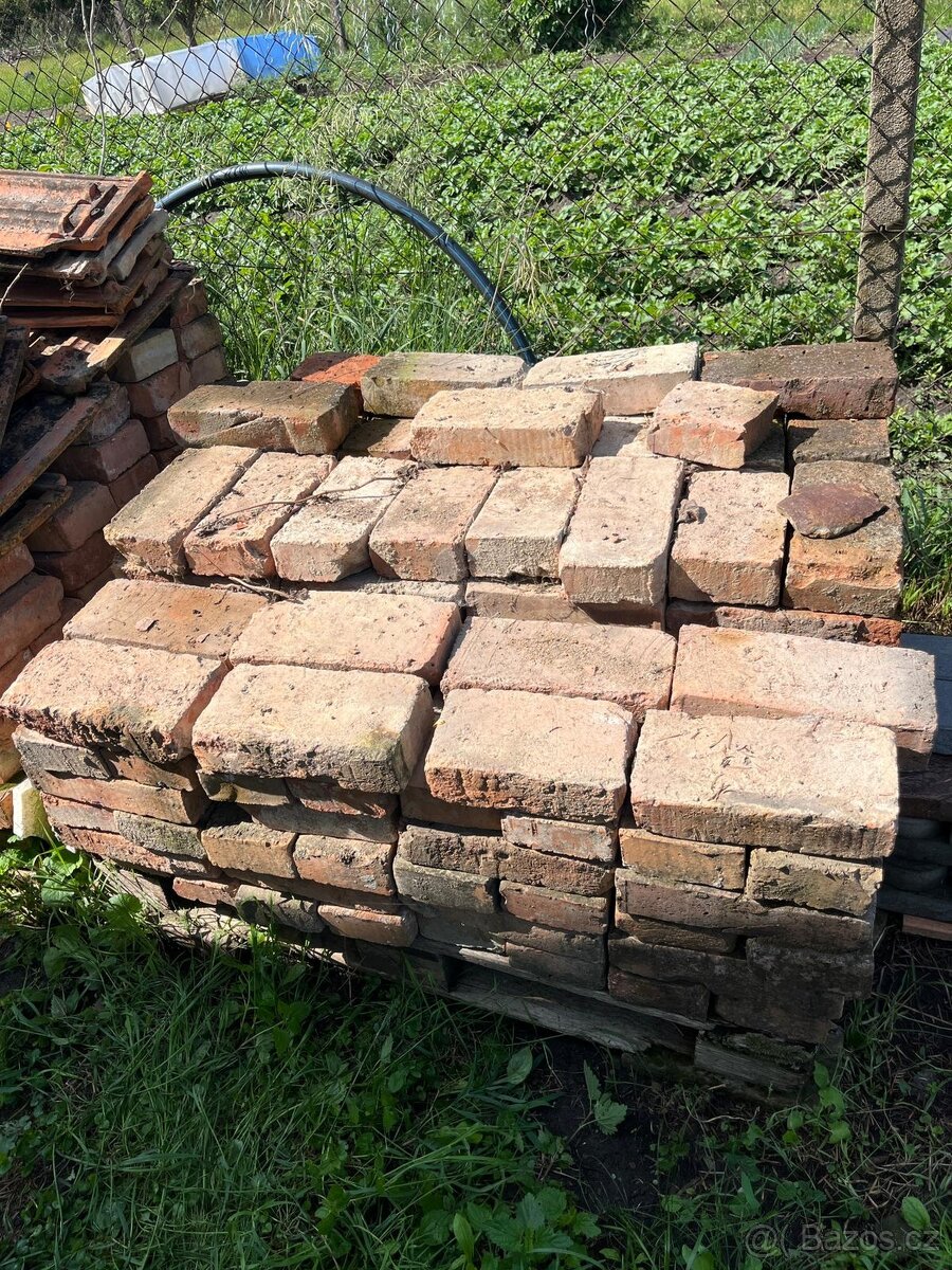 Staré očištěné cihle
