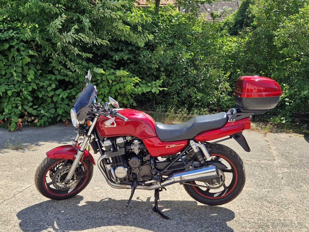 Honda CB 750,RC 42, výkon 54 kw, rok výroby 1997