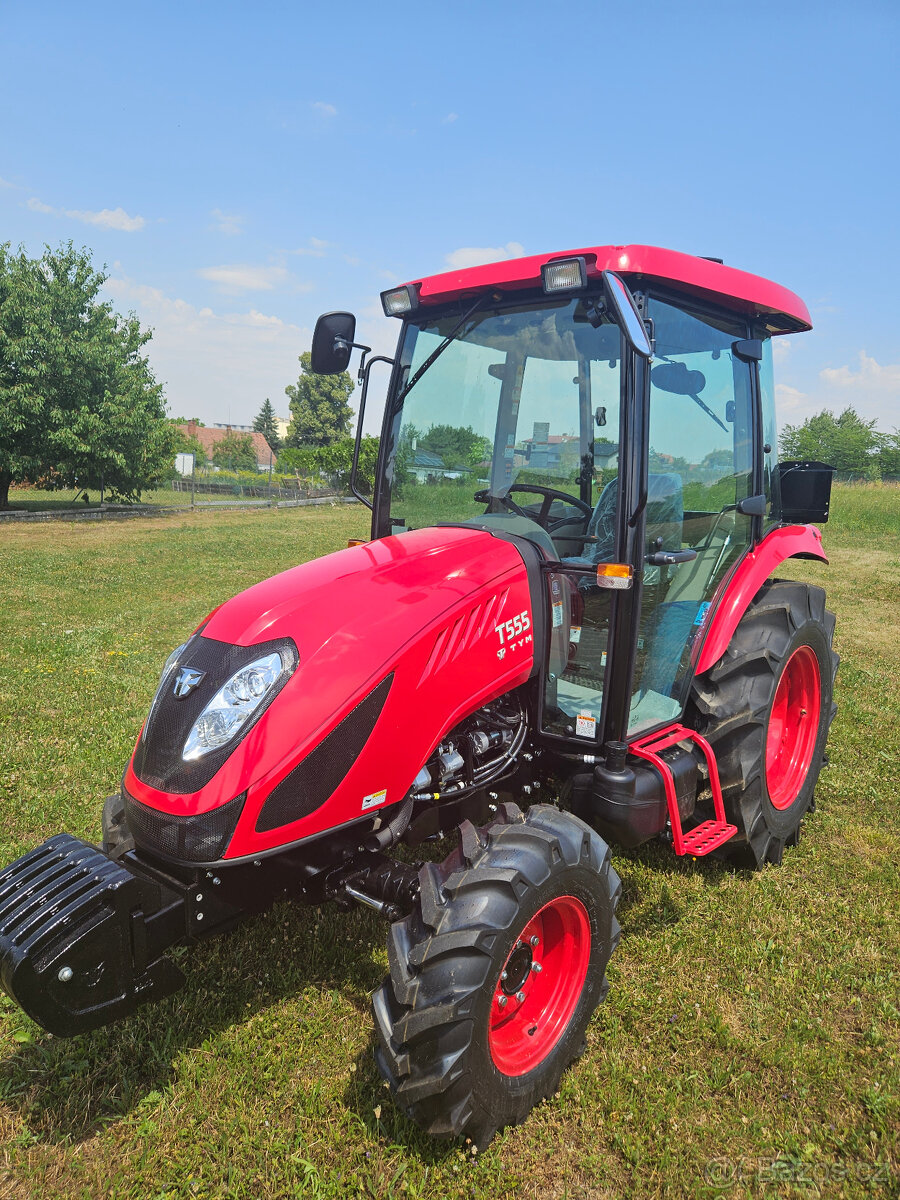 Malotraktor TYM T555 s klimatizovanou kabinou
