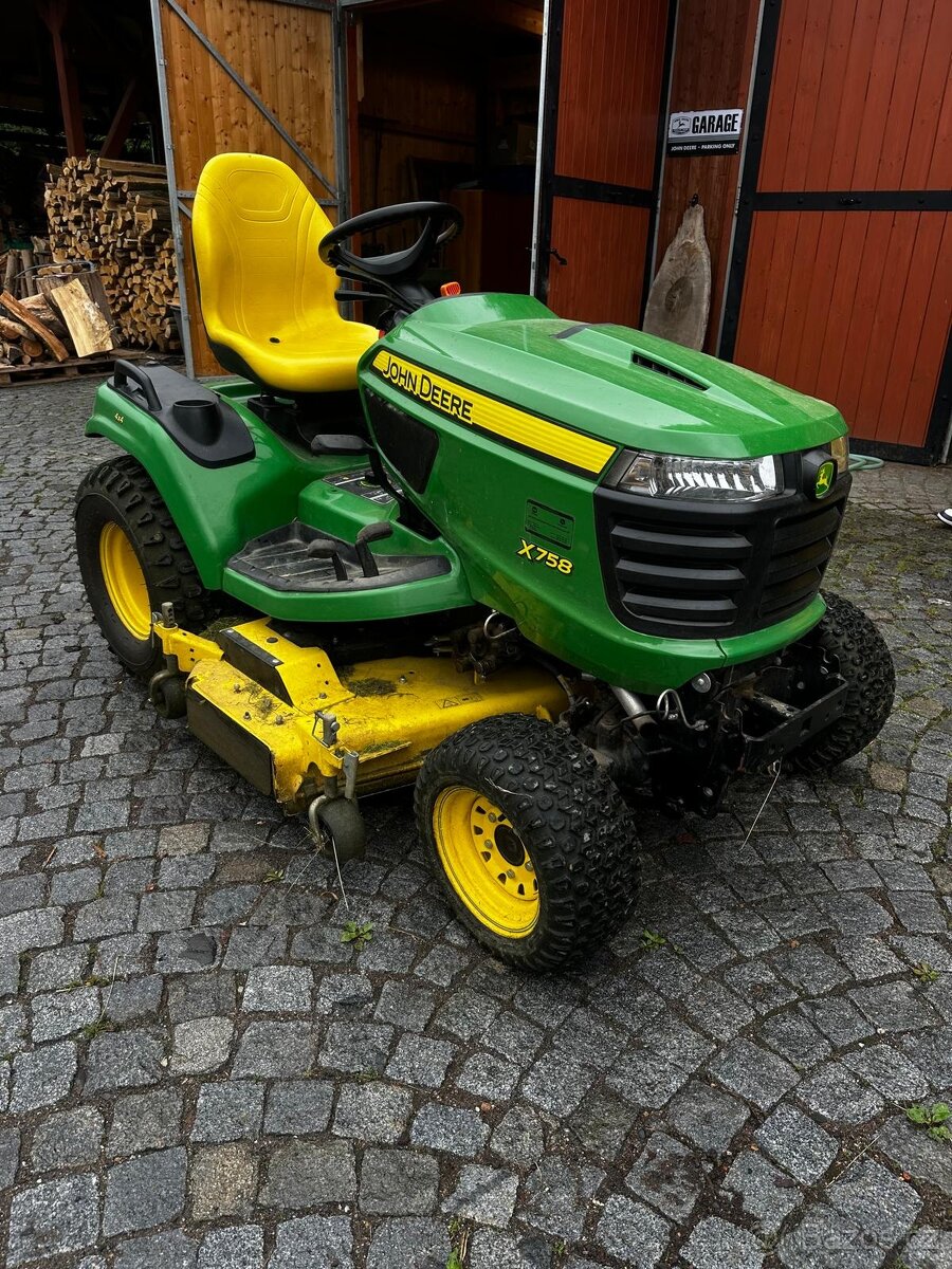 Žací traktor JOHN DEERE X758