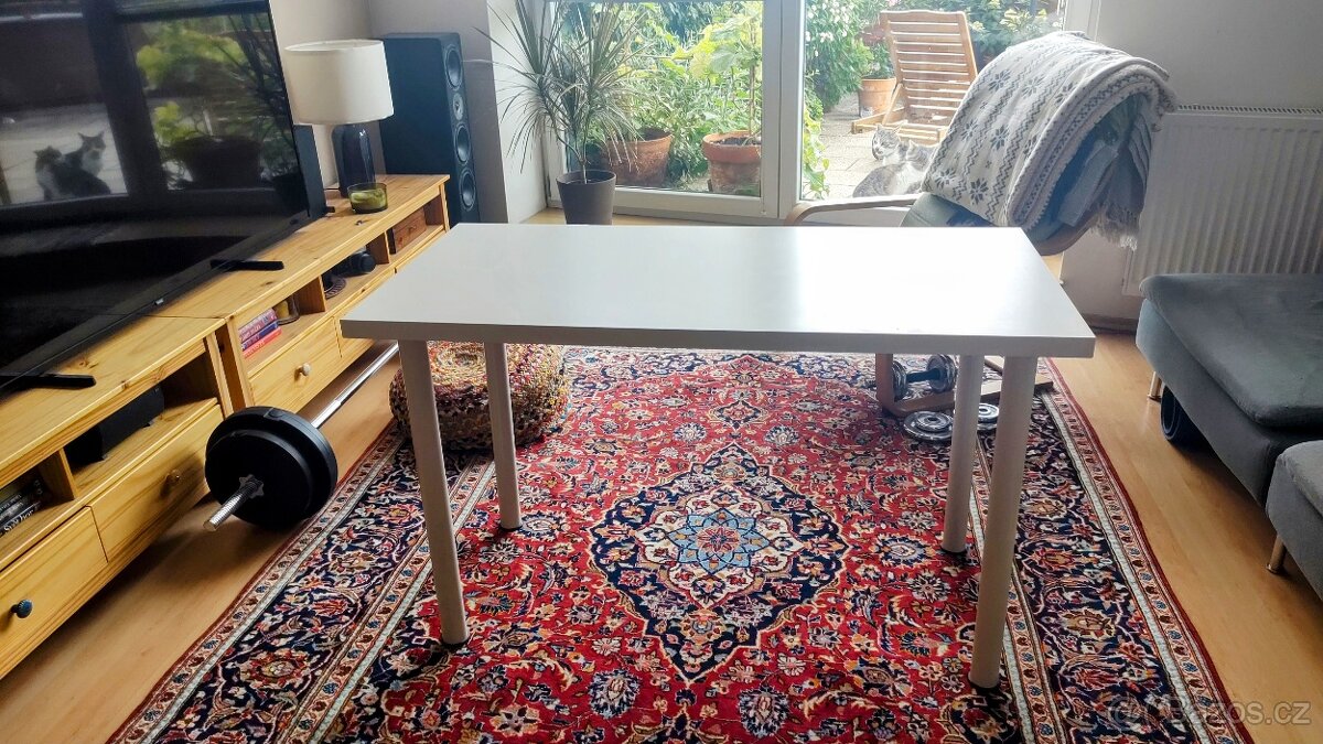 Zdarma psací stůl Ikea