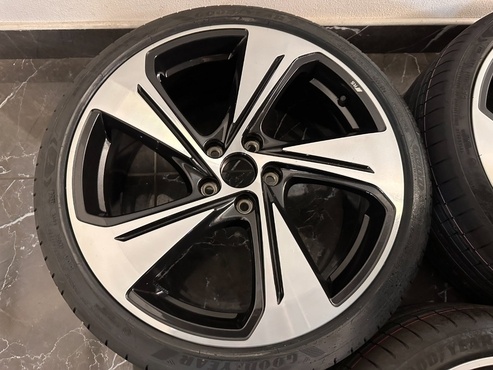 original audi a3 s3 r19 RS 8Y 8Y0601025CG letní
