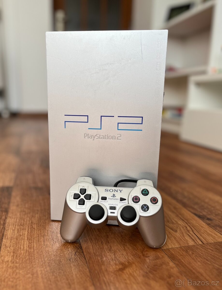 Sony Playstation 2 FAT (SCPH-50004) stříbrná