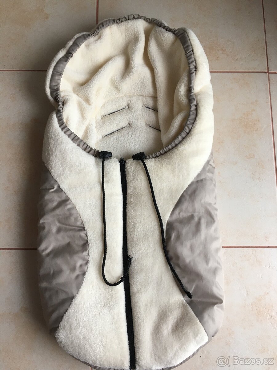 Zimní fusak do autosedačky