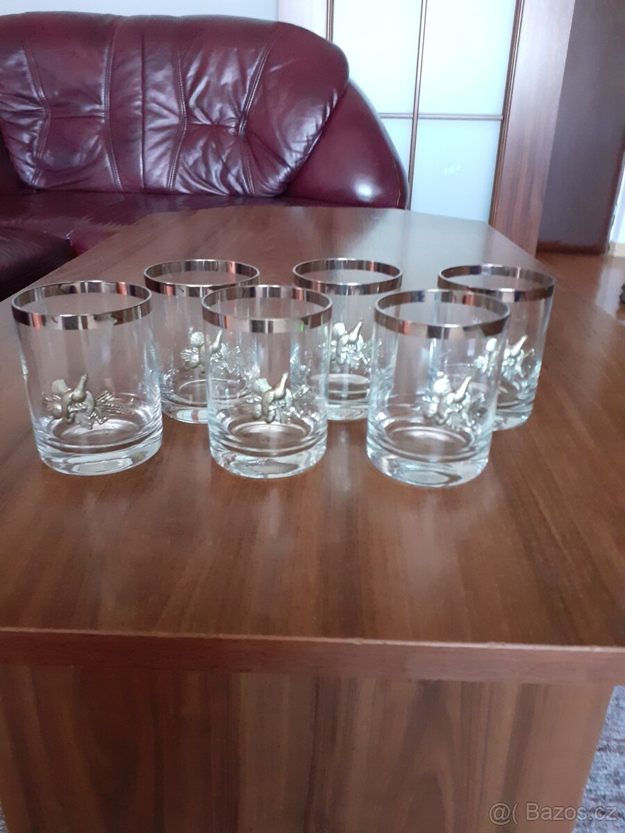 Skleničky s mysliveckym motivem