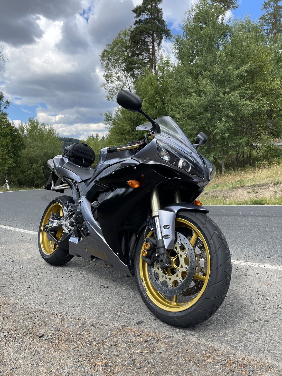 Yamaha R1 + kombinéza 4sr nová