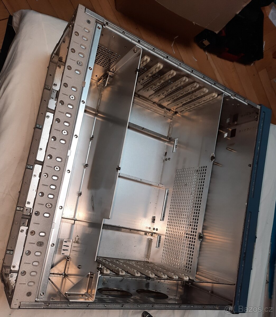 ROHDE A SCHWARZ - SKŘÍŇ SE ZDROJEM