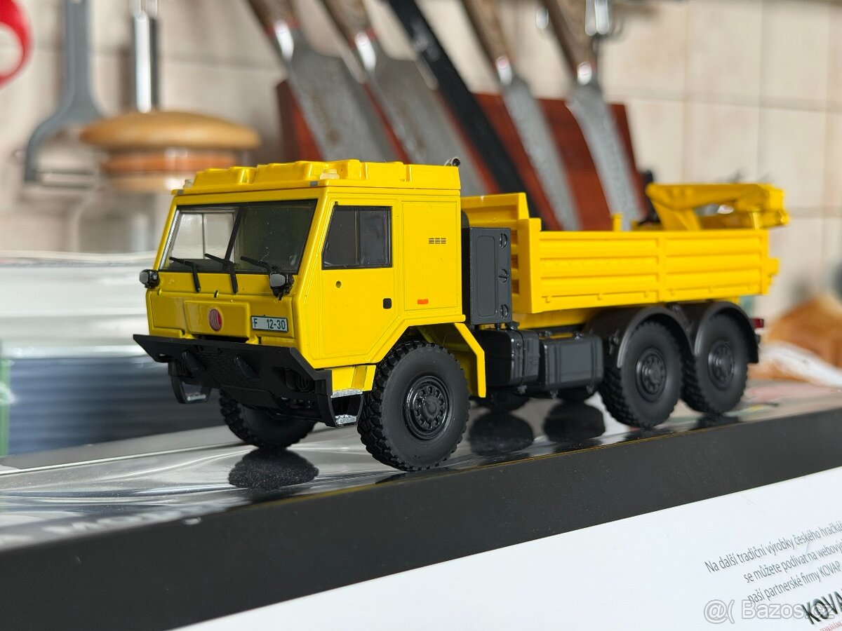 TATRA Force 6x6 valník s rukou prototyp