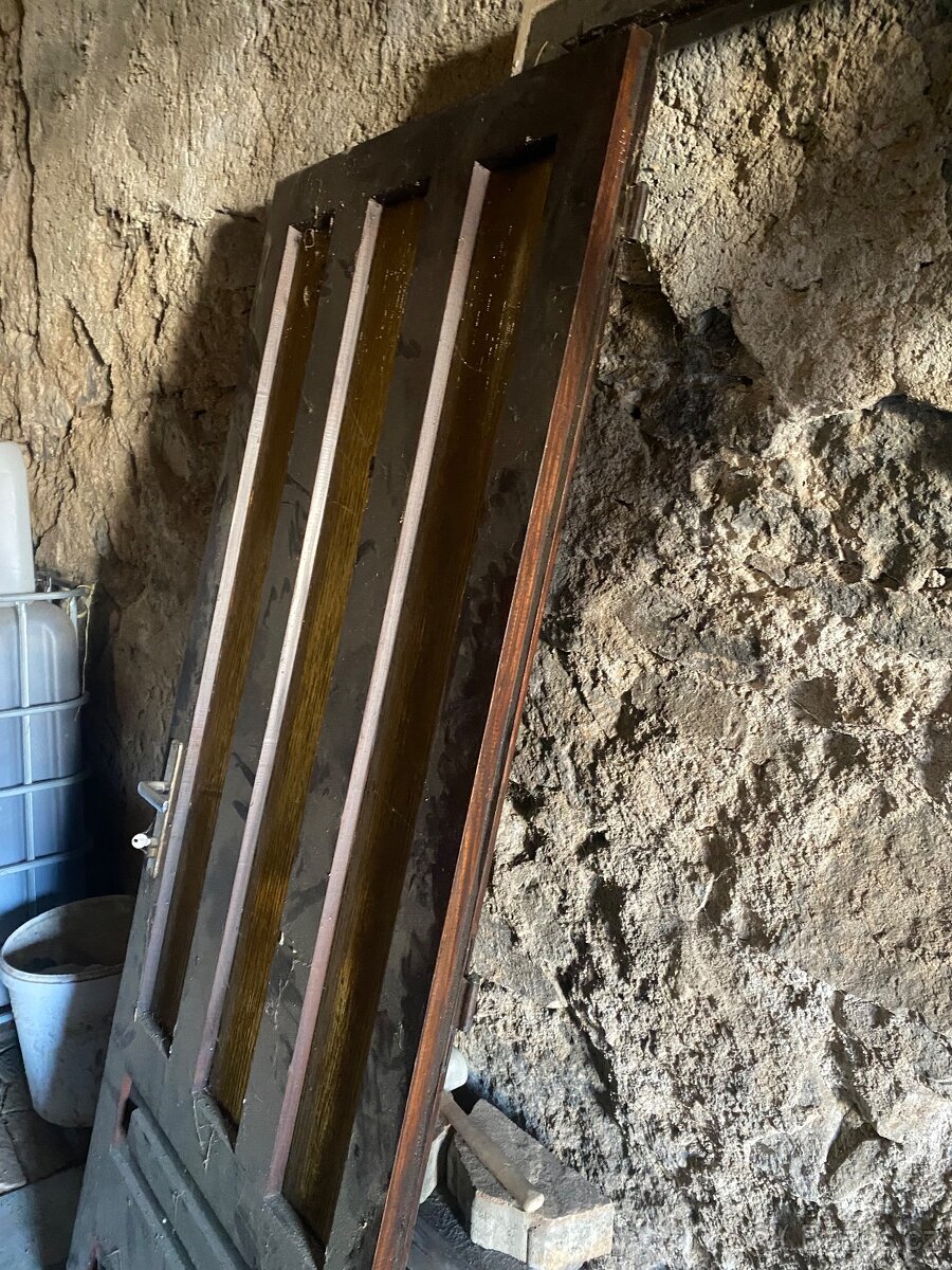 Dřevěné dveře a futra