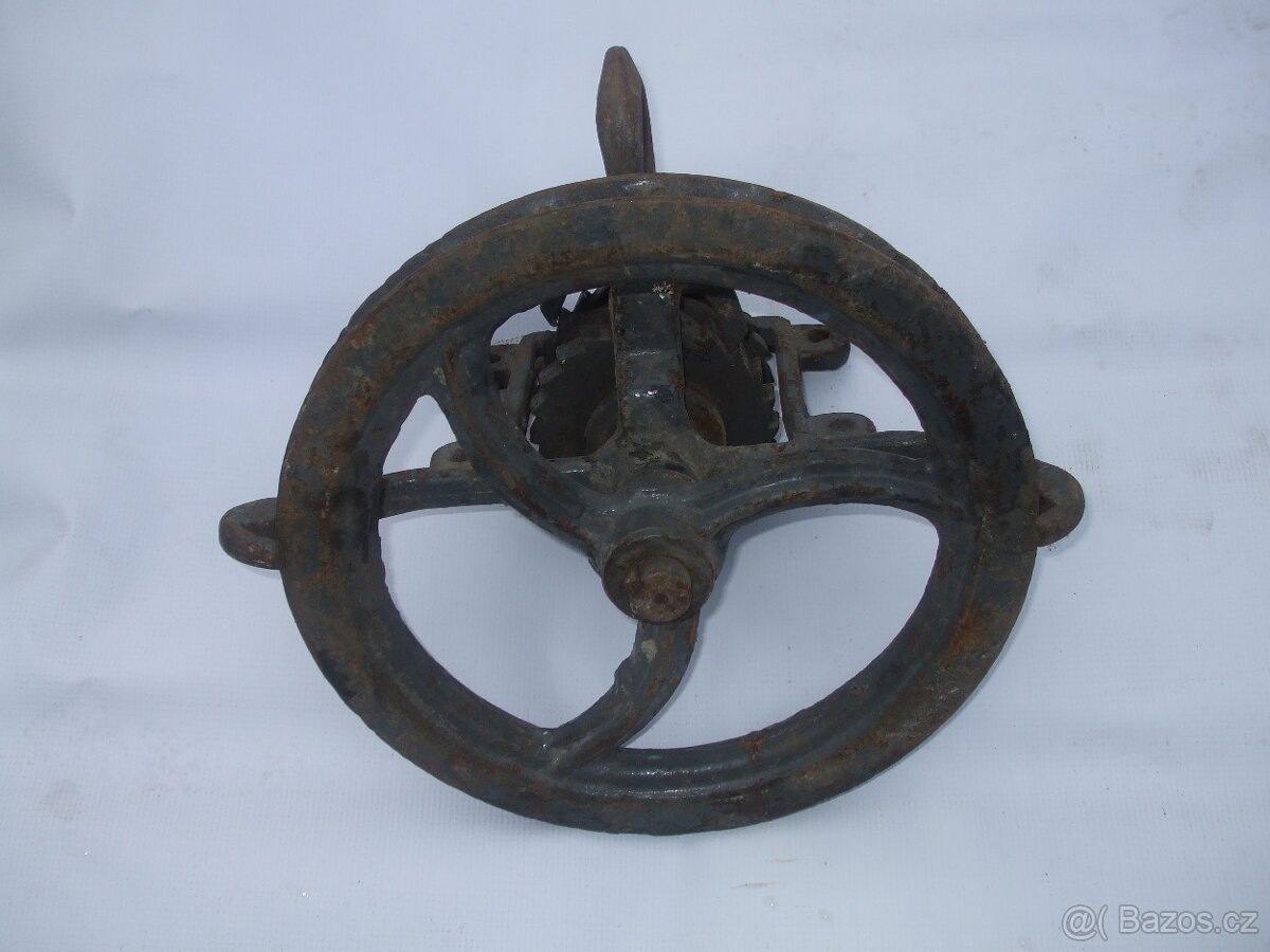 Litinový vrátek KOČKA.