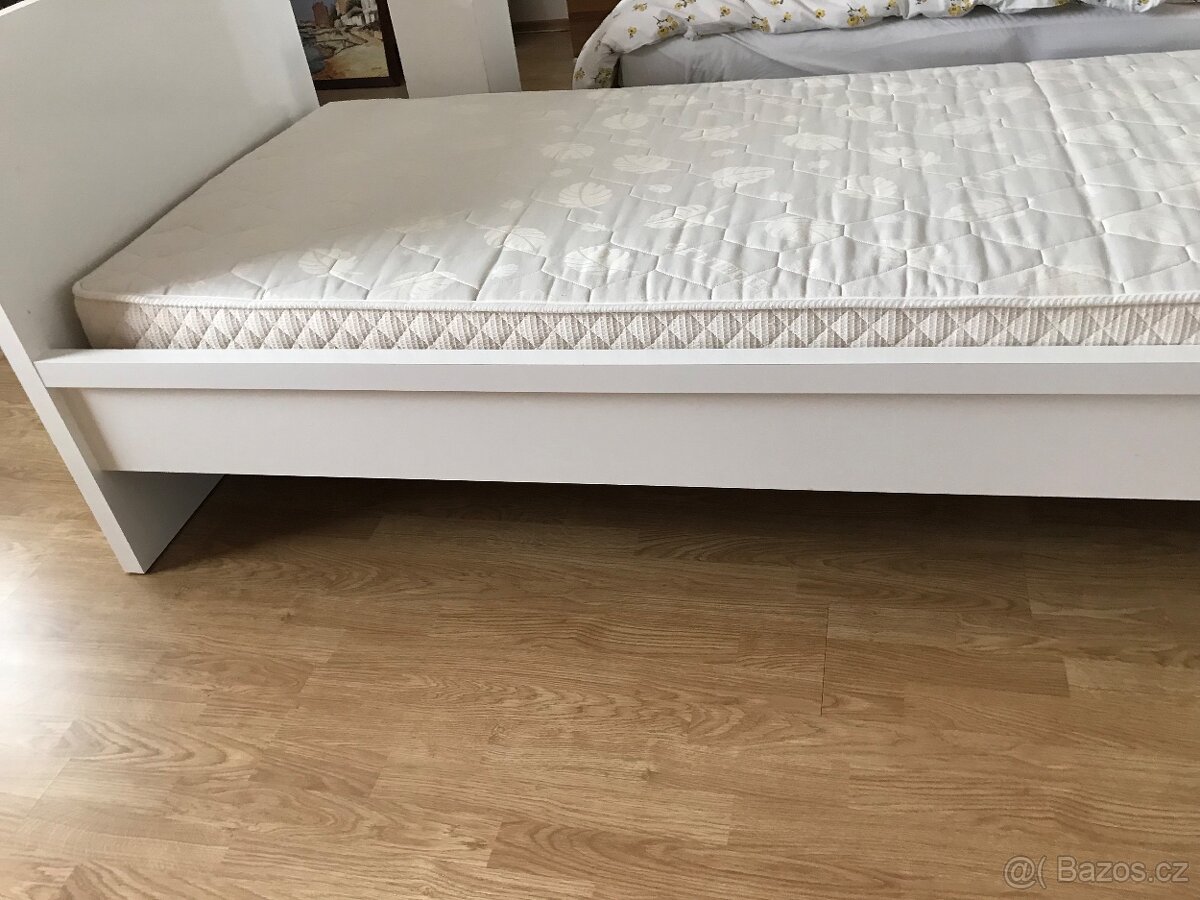 postel XXXLutz 90x200 bílá