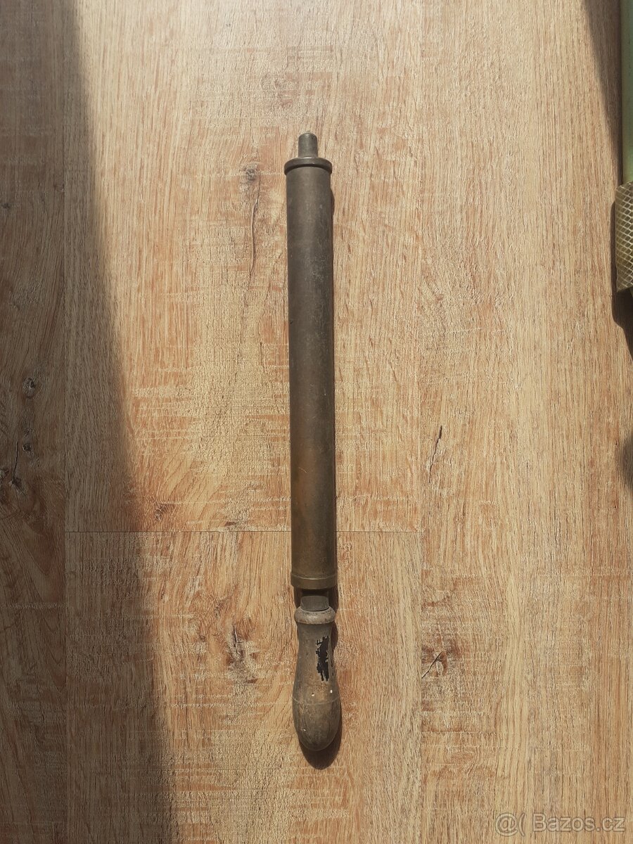 Stara mosazna postřik.pumpička?