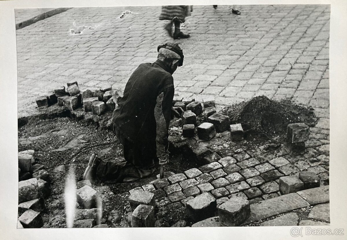 Irena Blühová – Dláždič autorská, okolo 1975