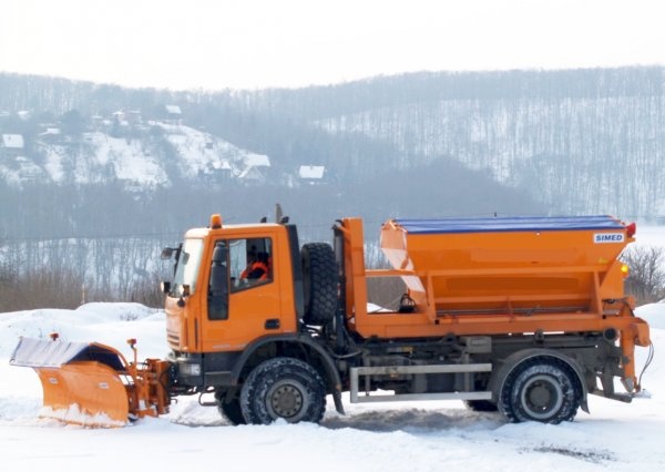4x4 sypač Iveco 13.5t radlice hák kontejner