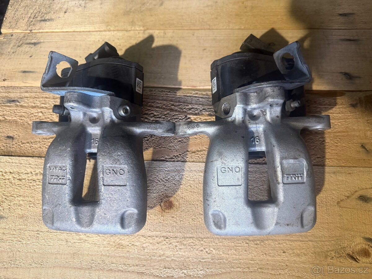 Zadní Třmeny Passat B6