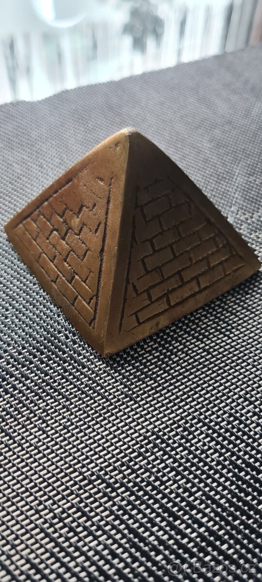 EGYPT Pyramida bronz