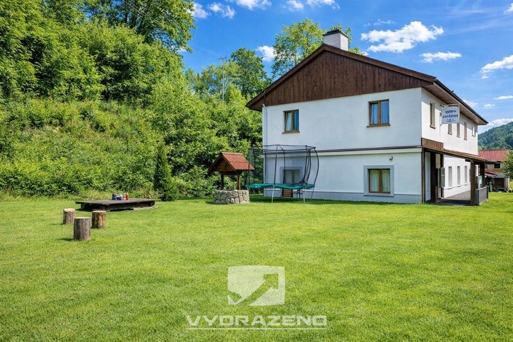 Chalupa s ubytováním (280 m2), pozemek (512 m2) -