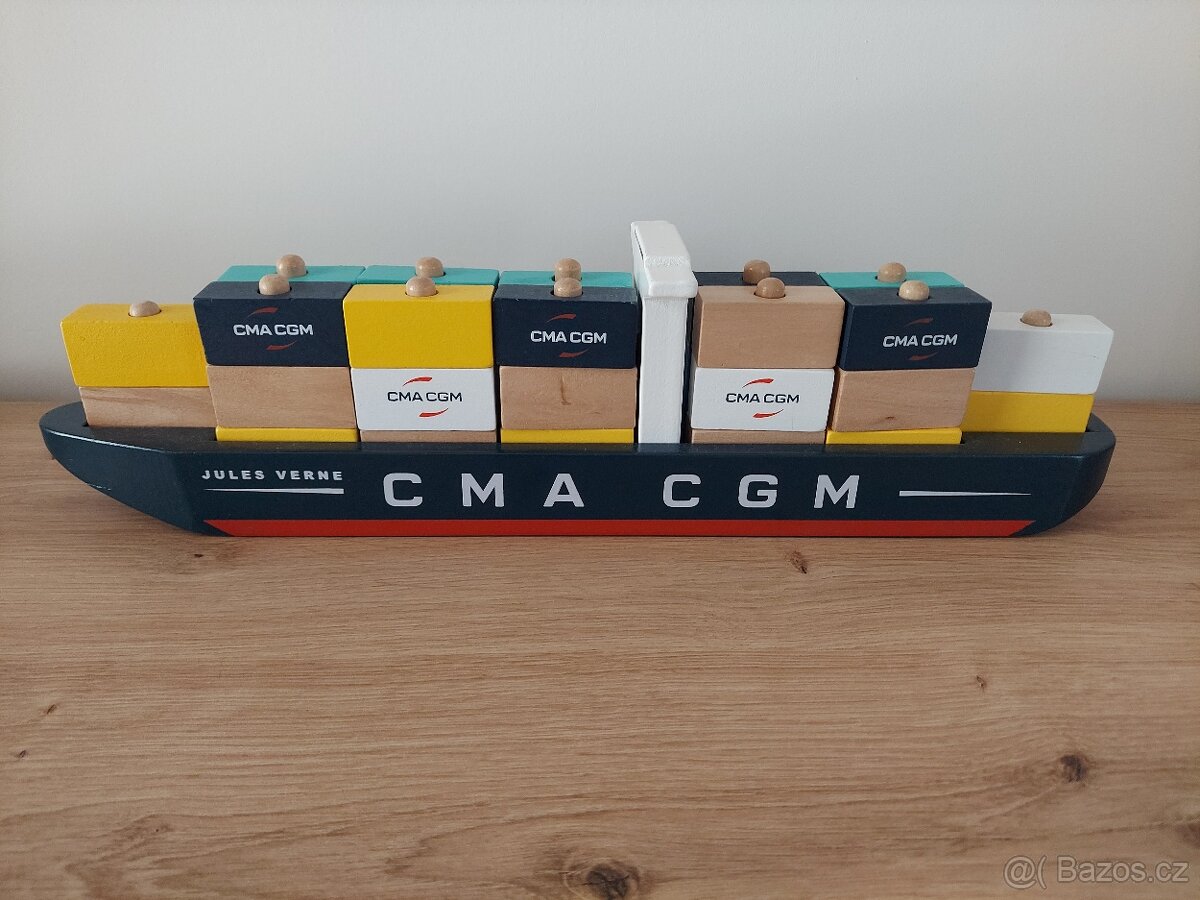 Dřevěná kontejnerová loď