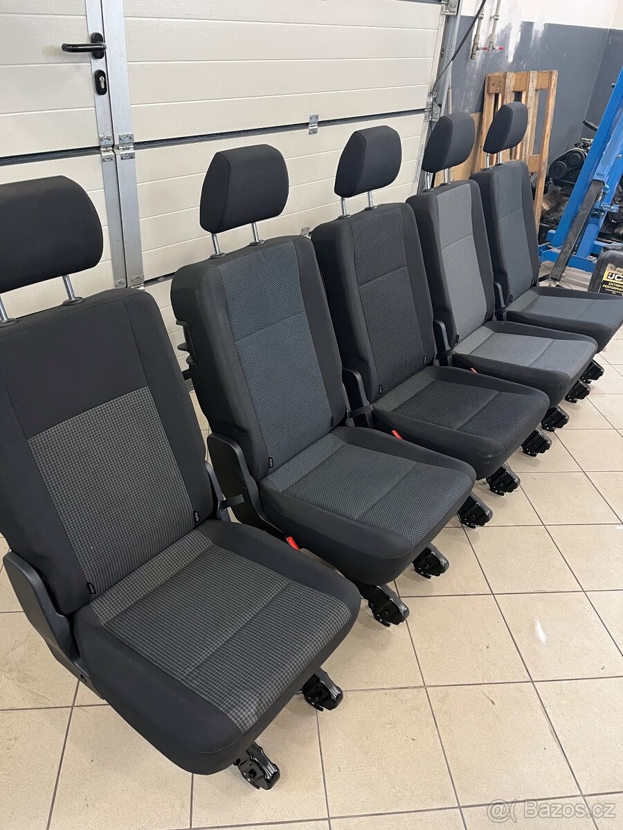 Vw T6 Transporter Caravelle sklopné sedadla výborný stav