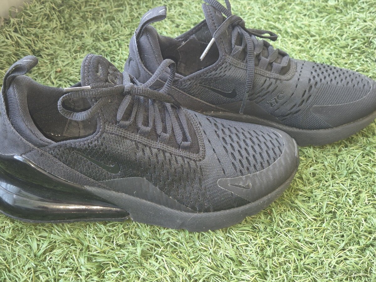 NIKE 270