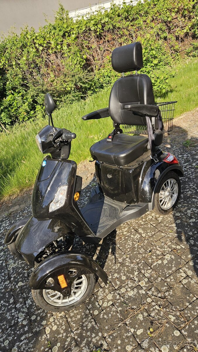 Prodám elektrický čyřkolový skútr