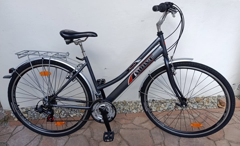 Dámské kolo DRIVE - velikost rámu 18"