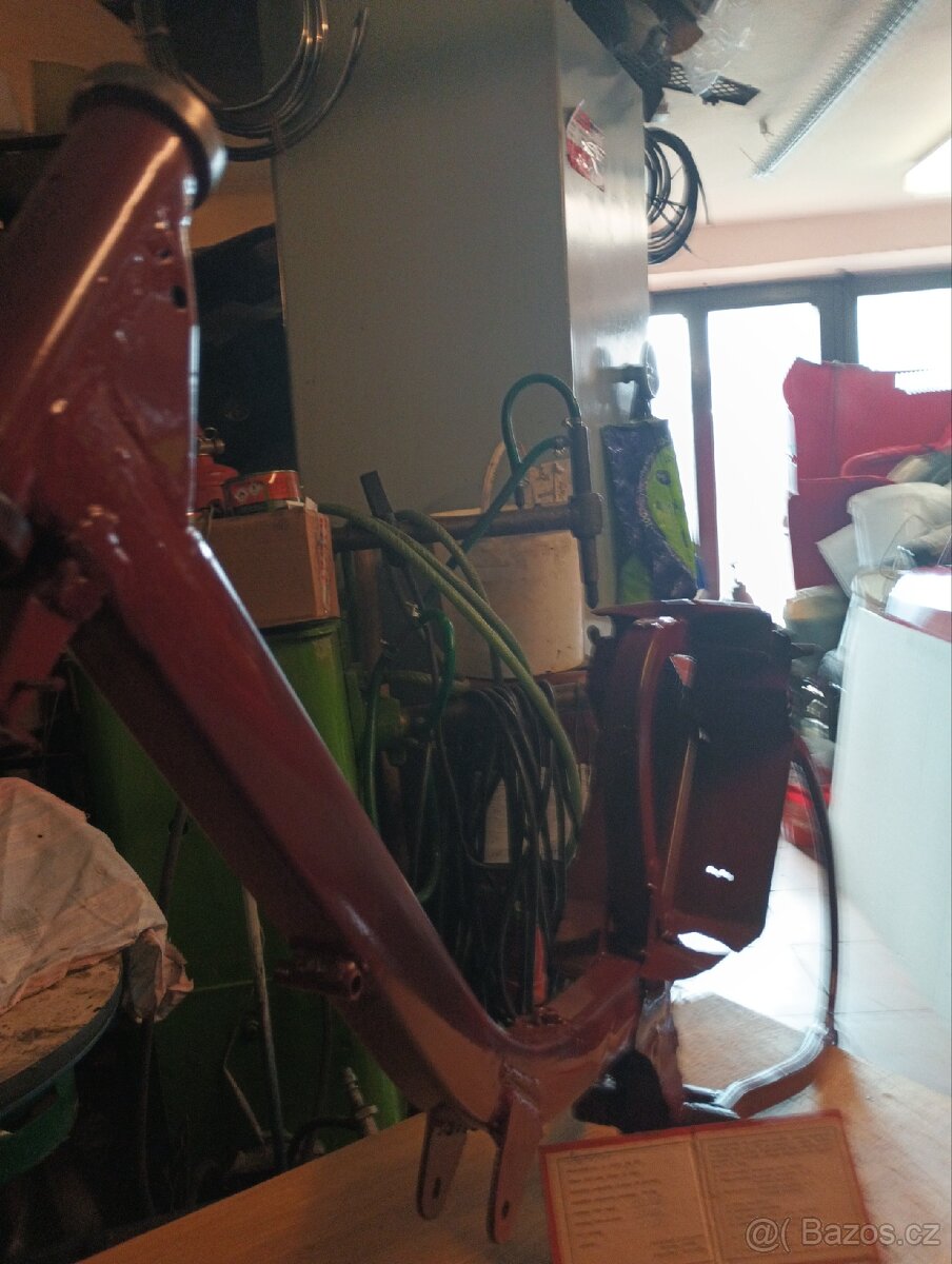 Rám Jawa 555 5000 Kč tel 602 148 850
