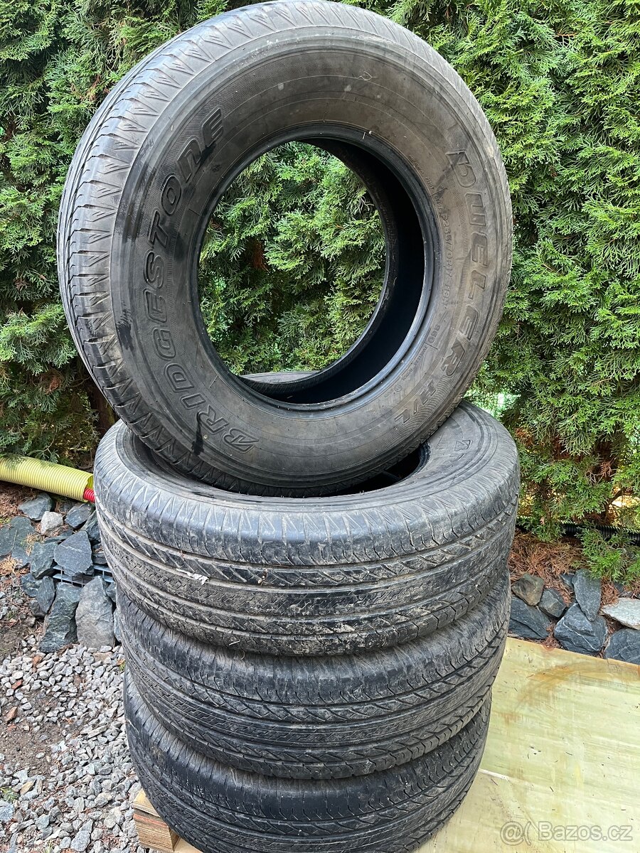 Sada 265/70 R17 bridgestone