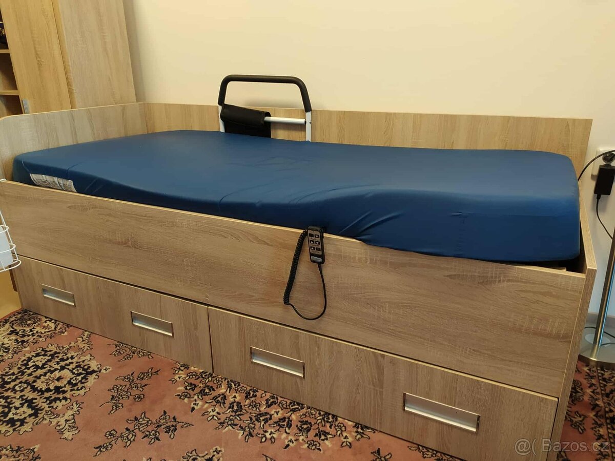 Prodám polohovací postel se zdravotní matrací