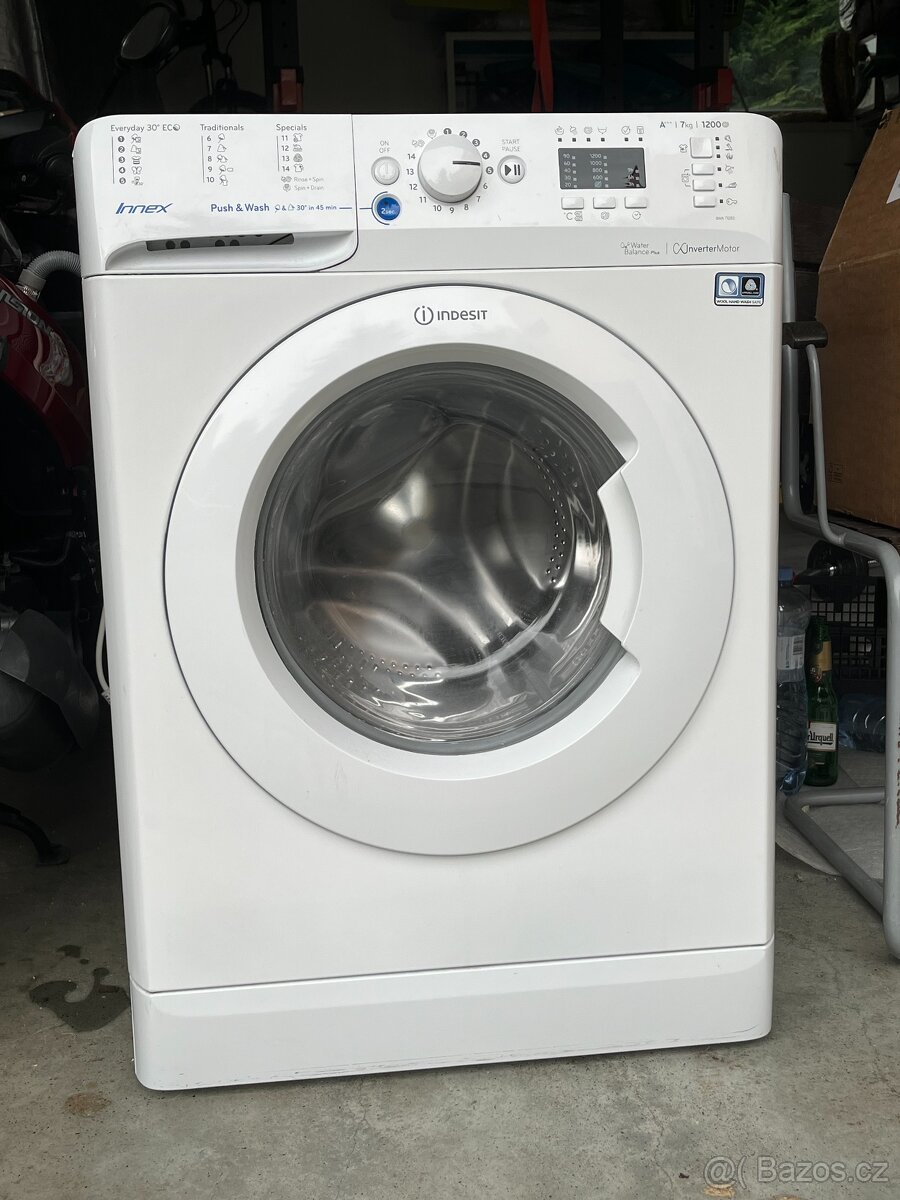 Pračka Indesit s předním plněním