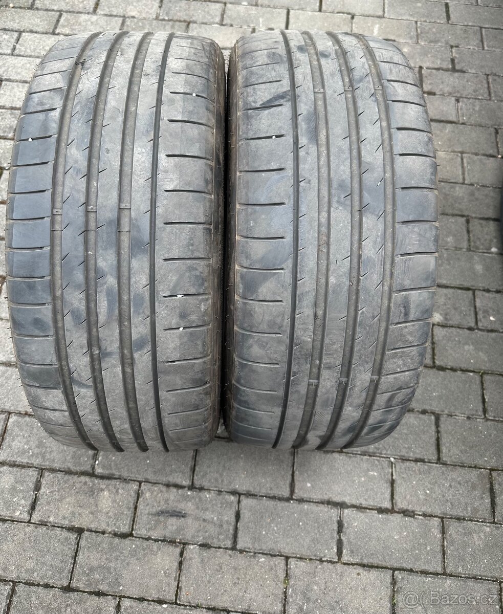 Použité letní pneu: 235/40/R19 - 2 kusy