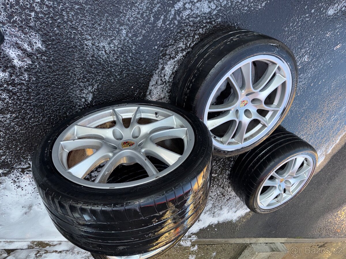 Porsche Cayenne Turbo sada kol