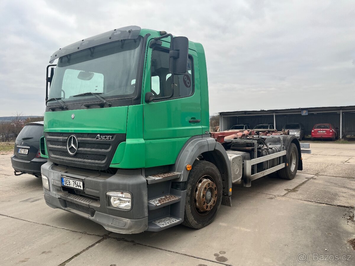 Mercedes Axor 1828, hákový nosič kontejnerů