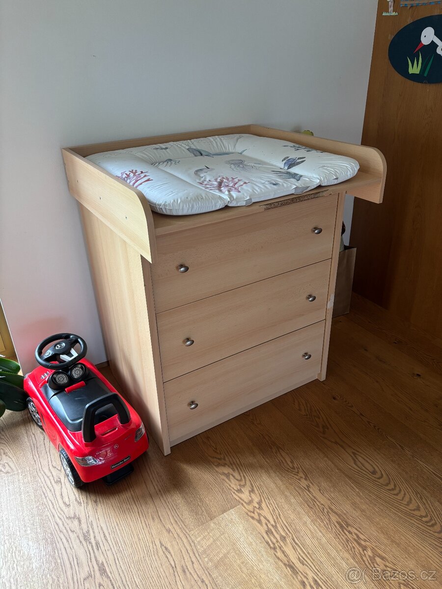 Komoda s přebalovacím pultem