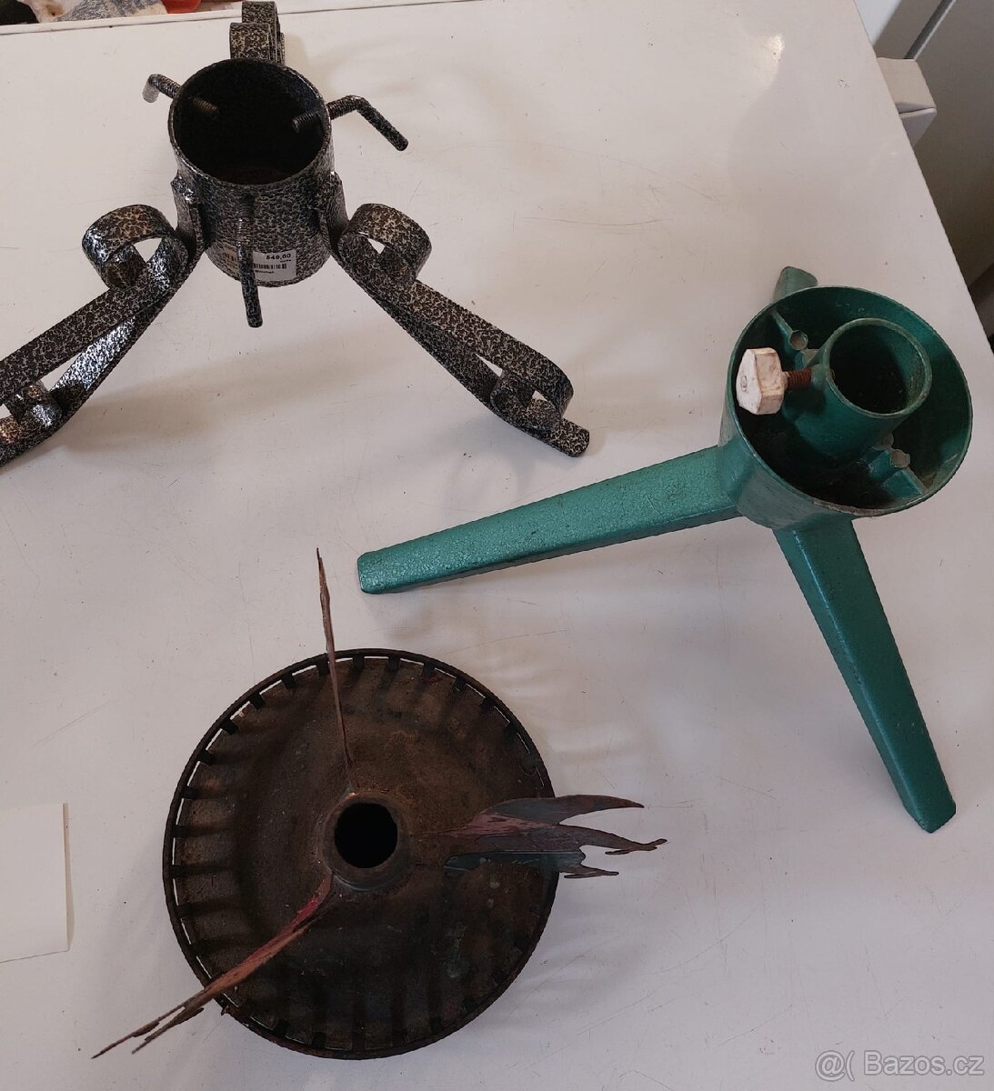 Stojánky na vánoční stromečky.