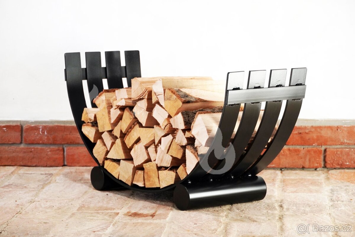 Kovový obloukový stojan na dřevo ke krbu 4LINE z pásoviny
