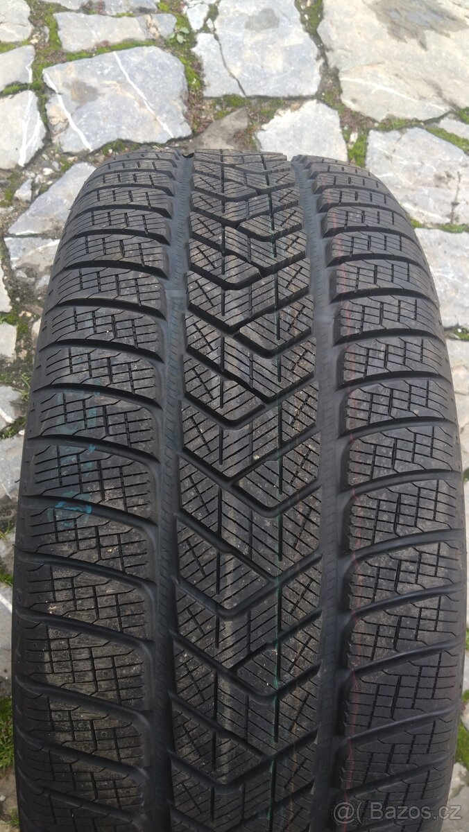 Prodám 4 zimní pneu 255 40 21 NOVÉ PIRELLI