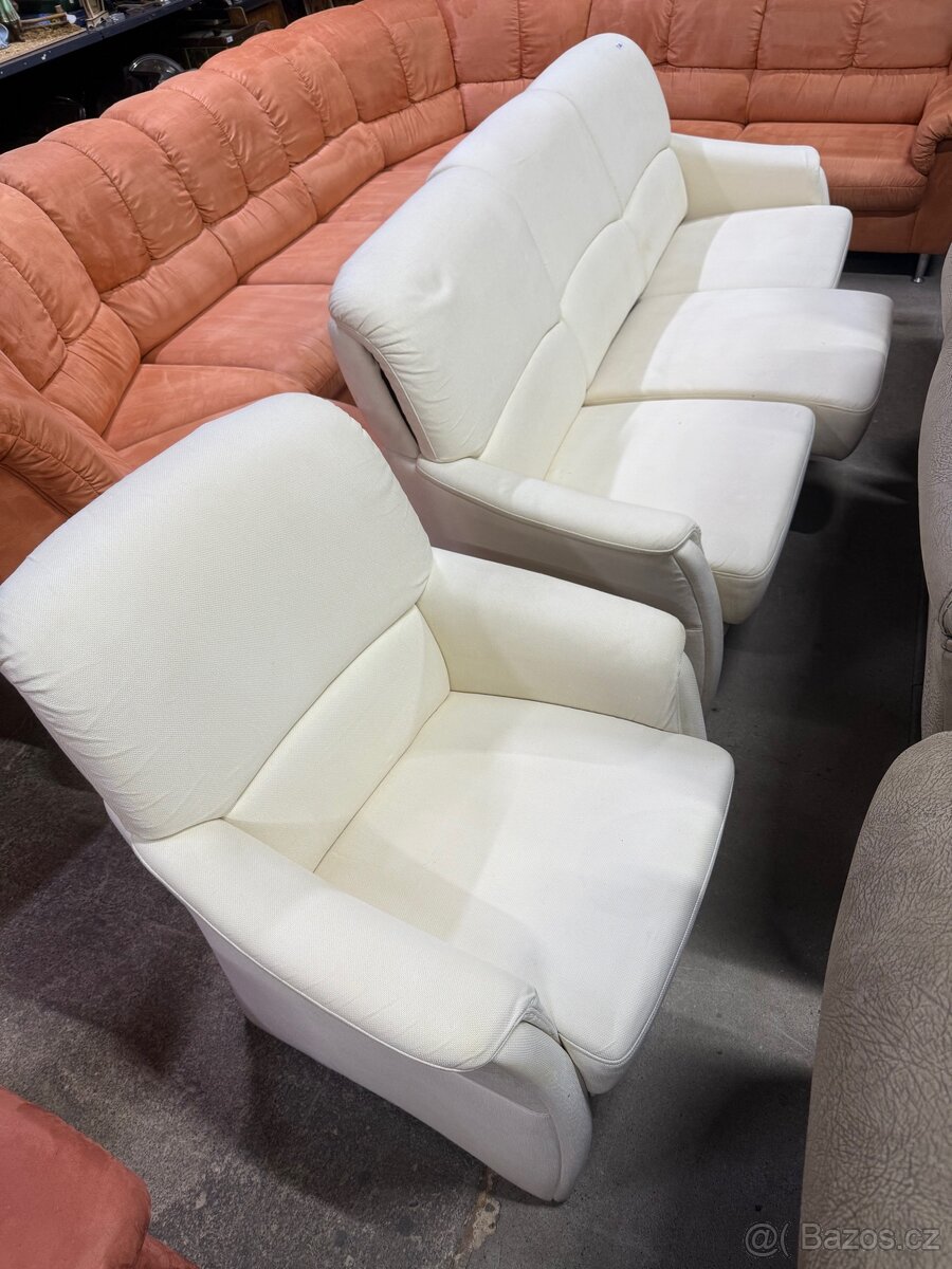 Bílá sedací souprava + křeslo