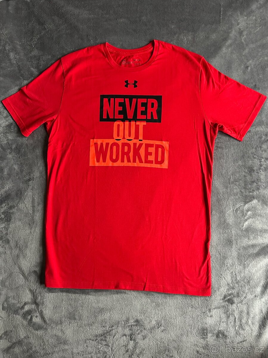 Under Armour triko červené vel. M