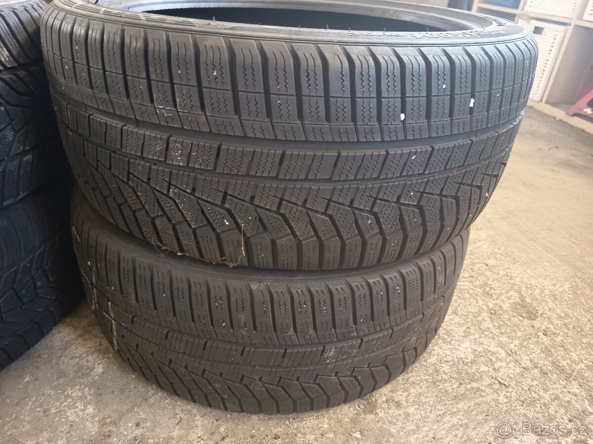 Zimní pneu 235/40 r19