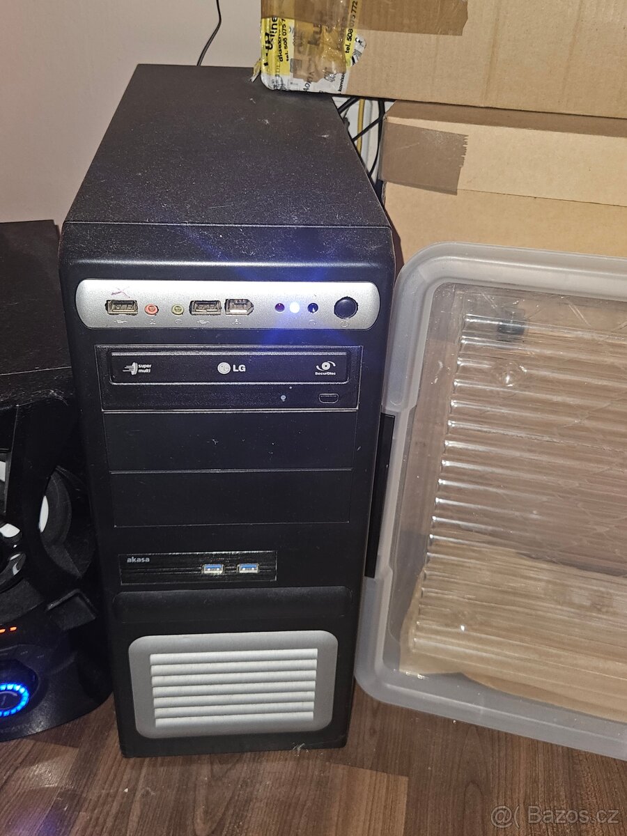 Stolni PC s OS Windows 10