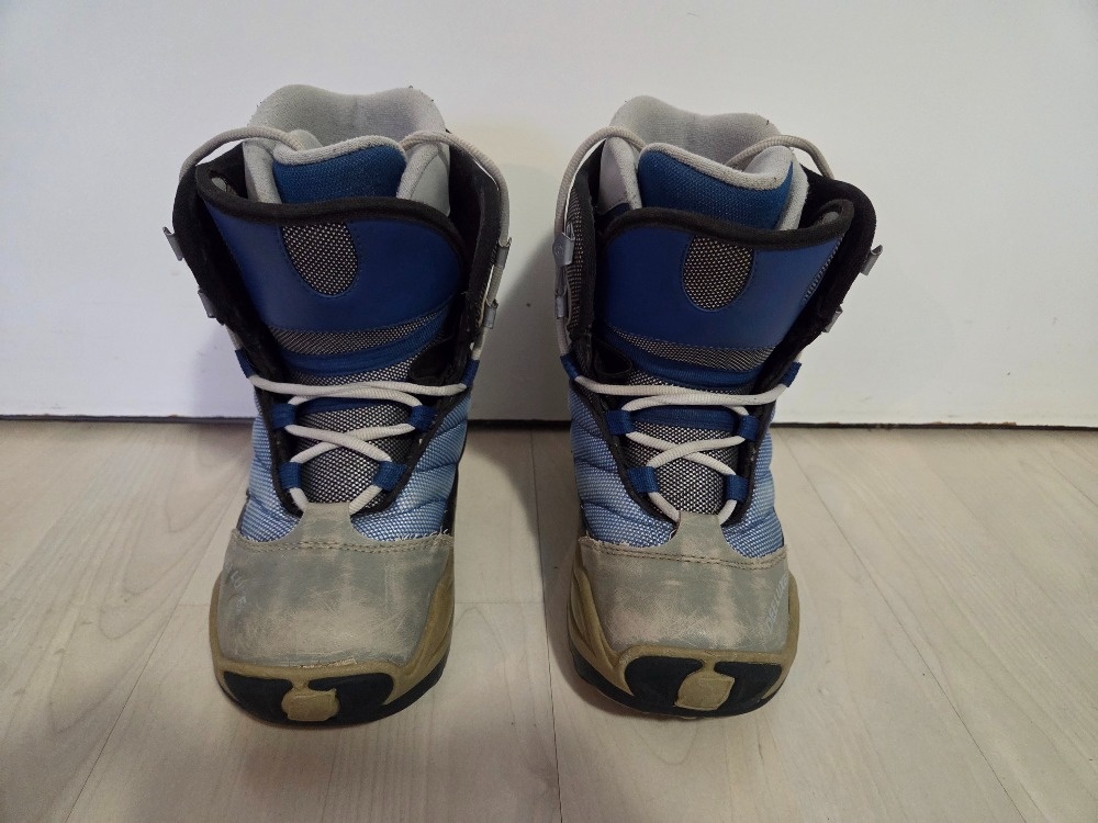 Dětské snowboardové boty vel. 33