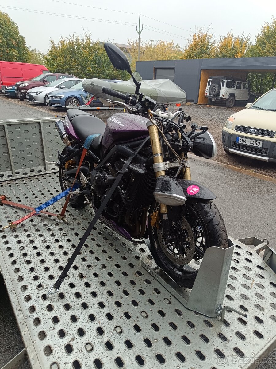 Prodám havarovaný Triumph Street Triple 675 rv 2011