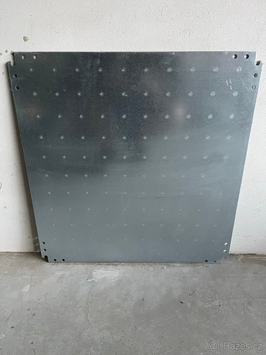 Montážní ocelový panel do rozváděče 57 x 55 cm