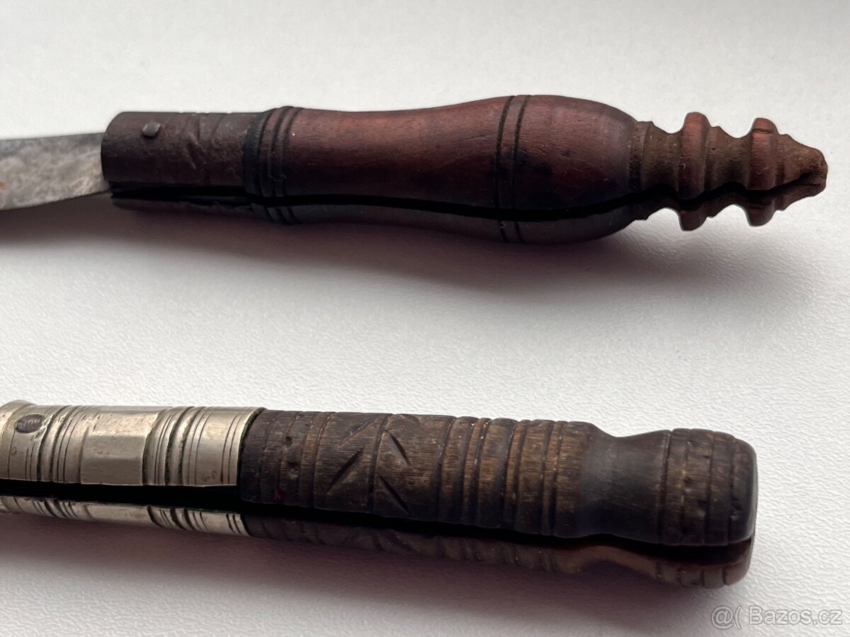 Staré nože s dřevěnou rukojetí – původní stav, 2 ks